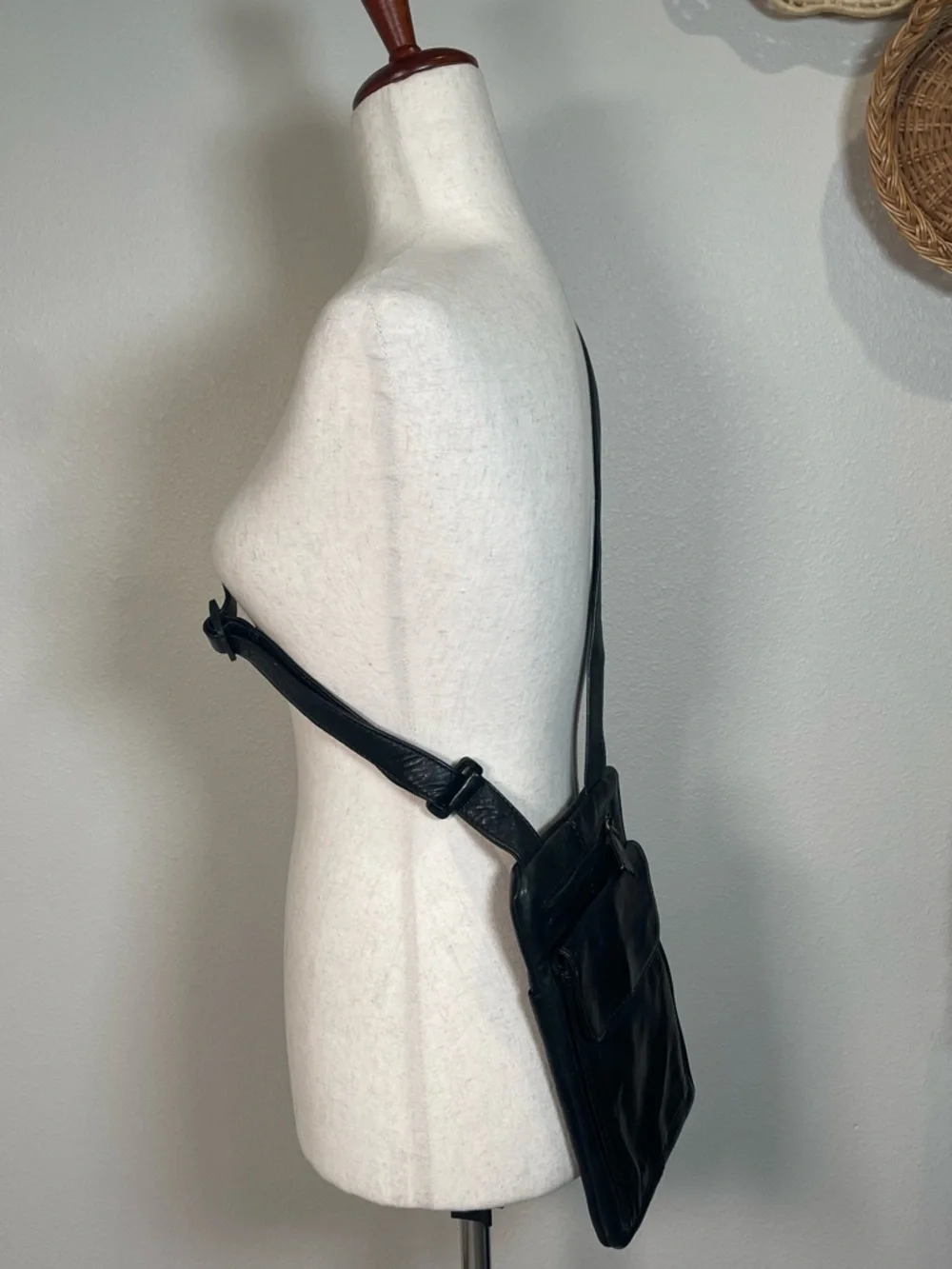 Vintage HOBO International Black Leather Crossbody Travel Bag Purse